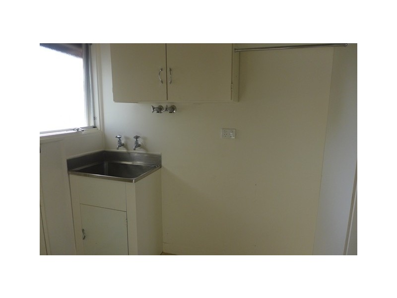 2/24 Retreat Road, Newtown VIC 3220