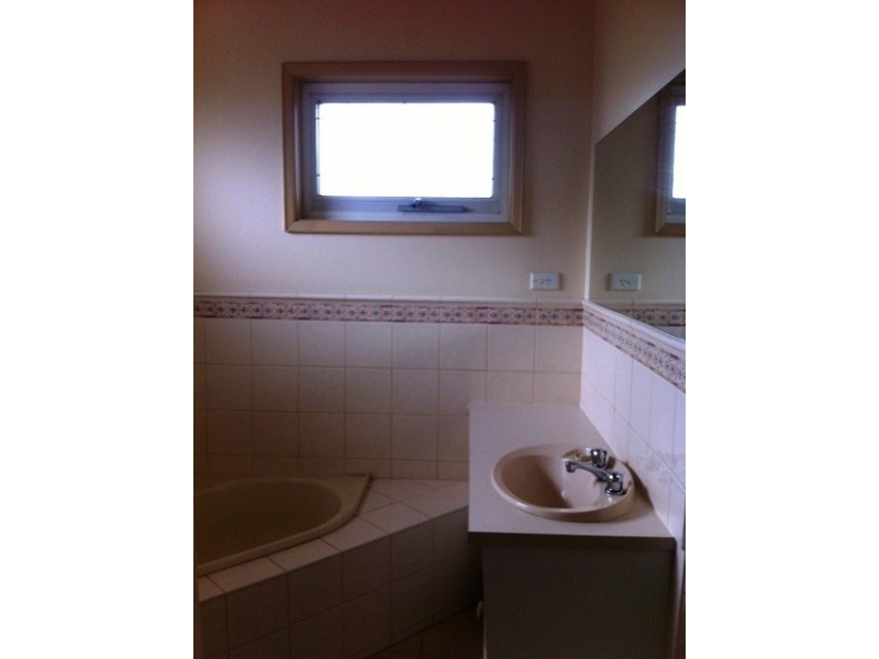 4/12 Hillford Street, Newcomb VIC 3219