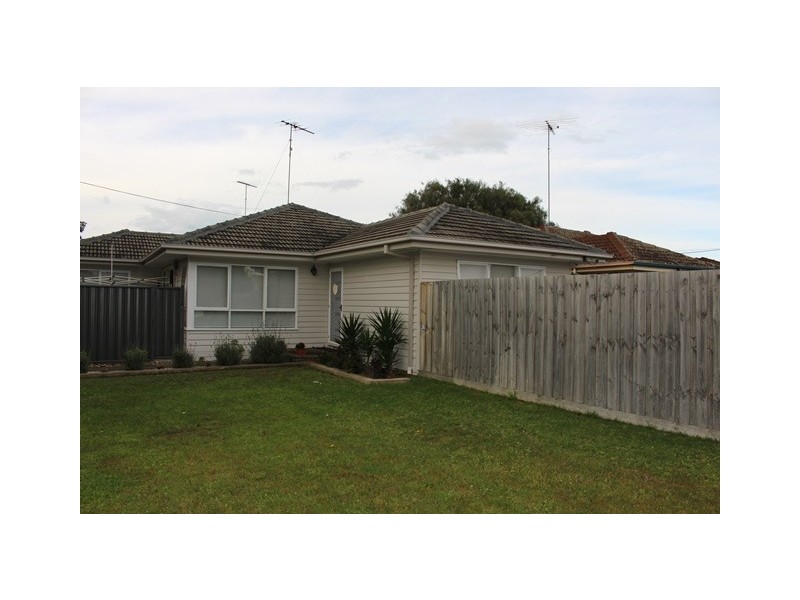 39 Wilton Avenue, Newcomb VIC 3219