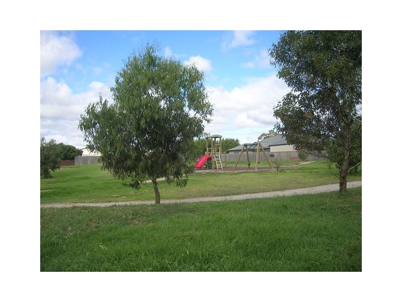 24 The Vineyard, Waurn Ponds VIC 3216