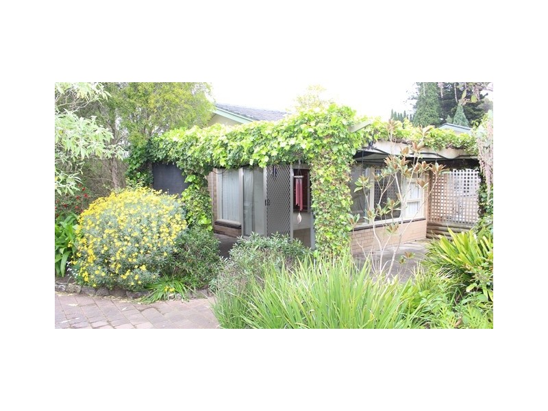 2 Shoubra Drive, Highton VIC 3216
