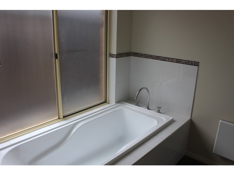 1 Beaujolais Place, Waurn Ponds VIC 3216