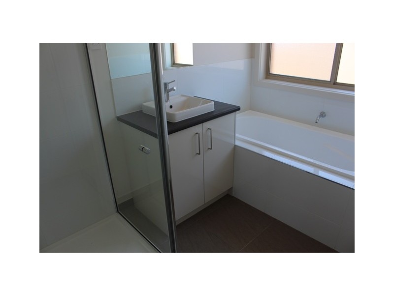 2/26 Poplar Street, Newcomb VIC 3219