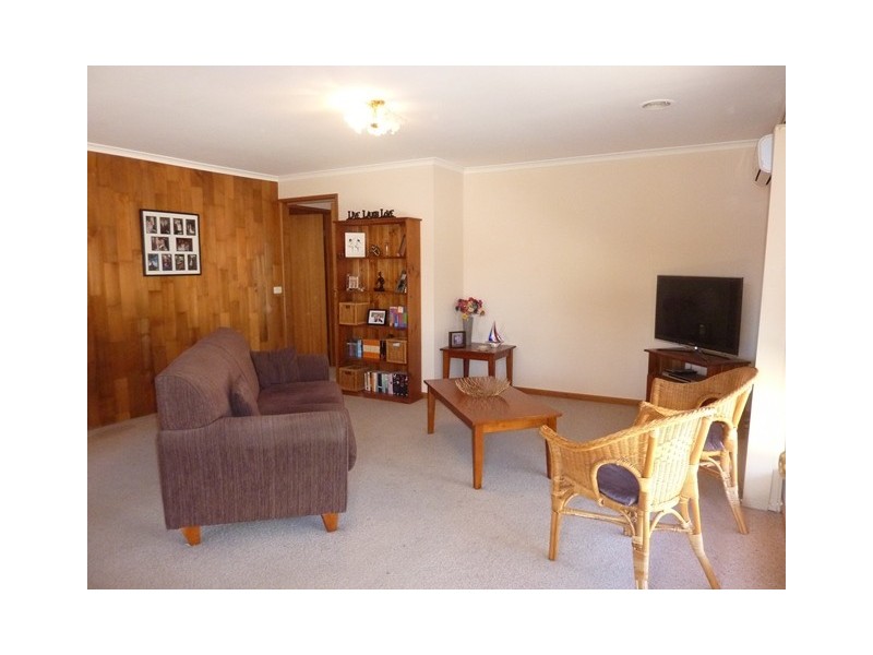 2/12 Mulquiney Crescent, Highton VIC 3216