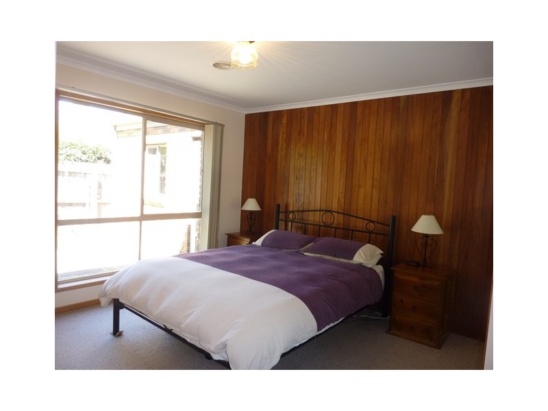 2/12 Mulquiney Crescent, Highton VIC 3216