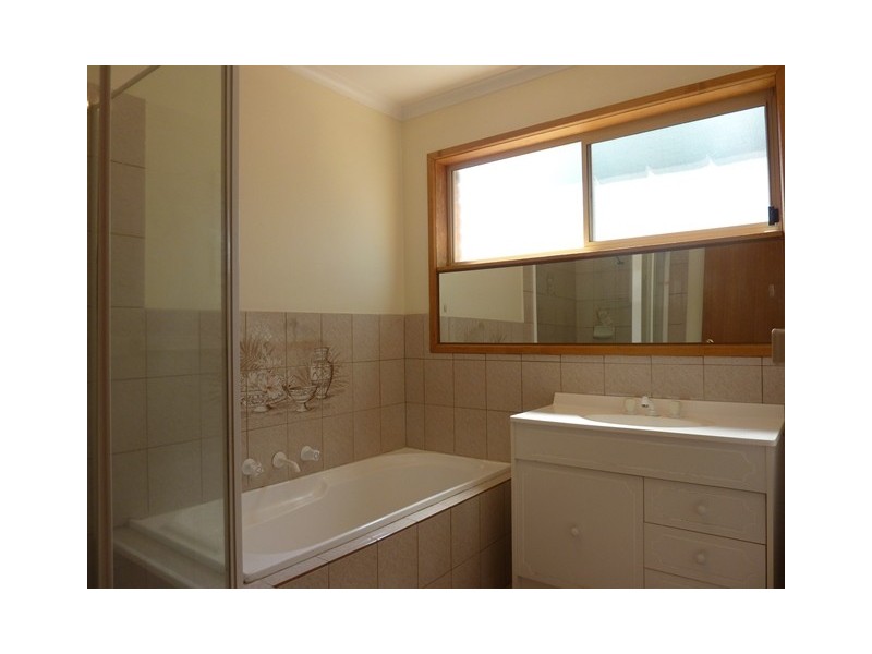 2/12 Mulquiney Crescent, Highton VIC 3216