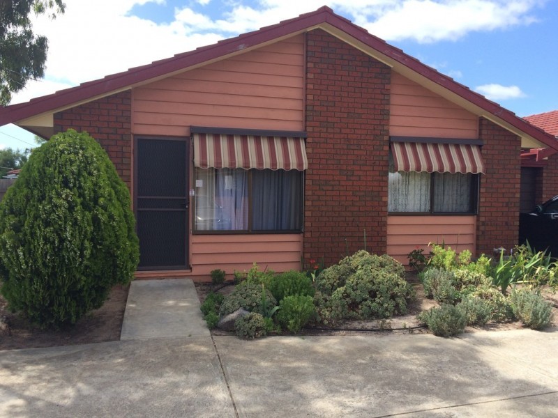 1/2-4 Cernan Court, Whittington VIC 3219