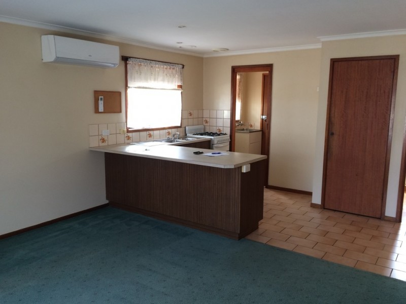 1/2-4 Cernan Court, Whittington VIC 3219