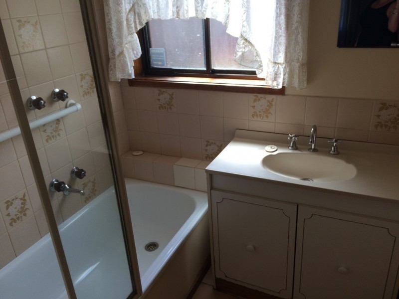 1/2-4 Cernan Court, Whittington VIC 3219