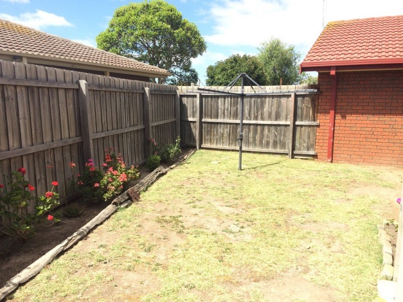 1/2-4 Cernan Court, Whittington VIC 3219