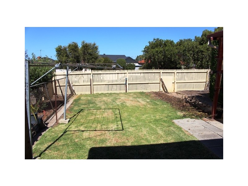 6 Sycamore Street, Hamlyn Heights VIC 3215