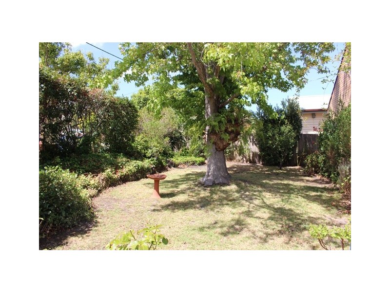 11 Grant  Street, Newtown VIC 3220