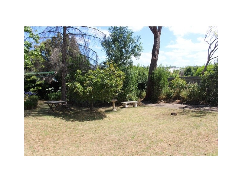 11 Grant  Street, Newtown VIC 3220