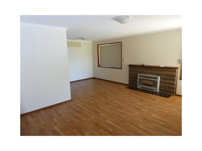 4 Johnston Avenue, Newcomb VIC 3219