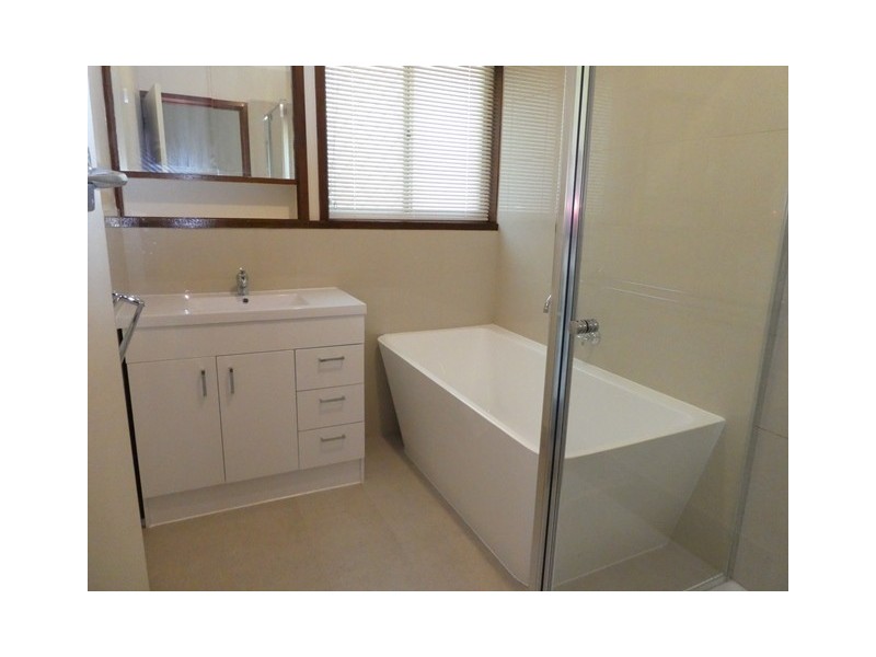 4 Johnston Avenue, Newcomb VIC 3219