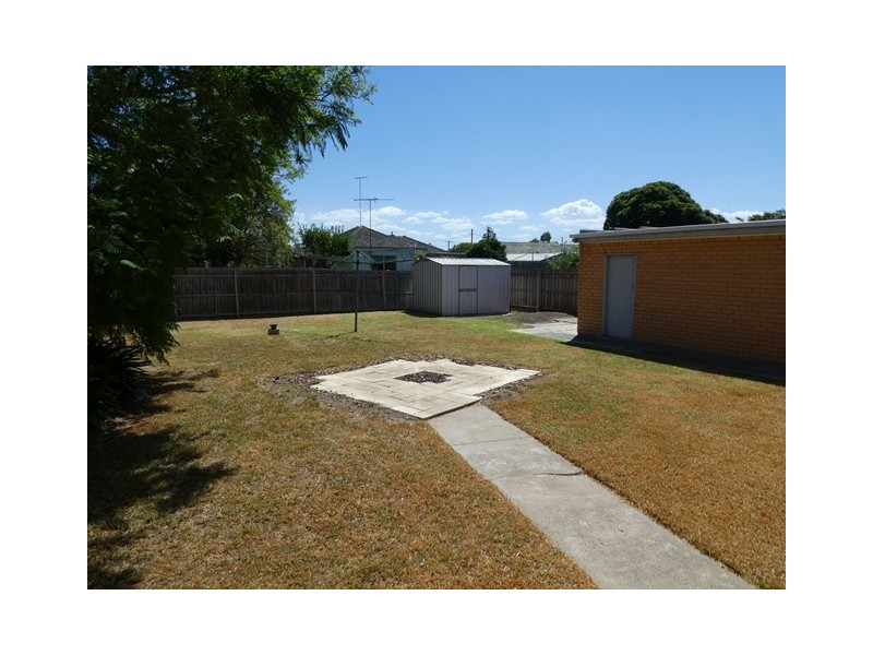 4 Johnston Avenue, Newcomb VIC 3219