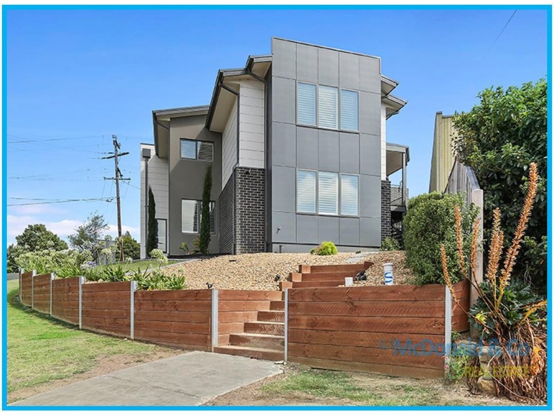 31 Montpellier Drive, Highton VIC 3216