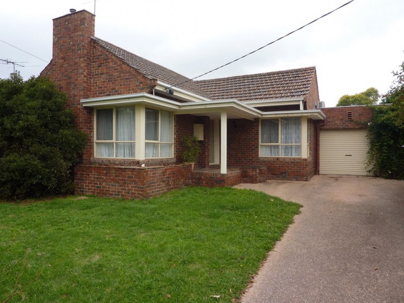 8 Lancaster Avenue, Newtown VIC 3220