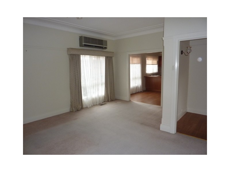 8 Lancaster Avenue, Newtown VIC 3220