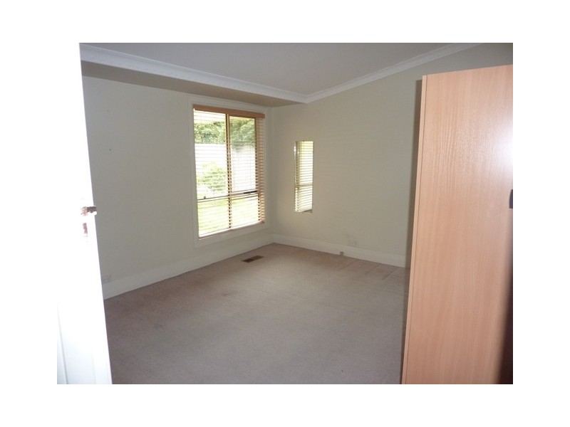8 Lancaster Avenue, Newtown VIC 3220