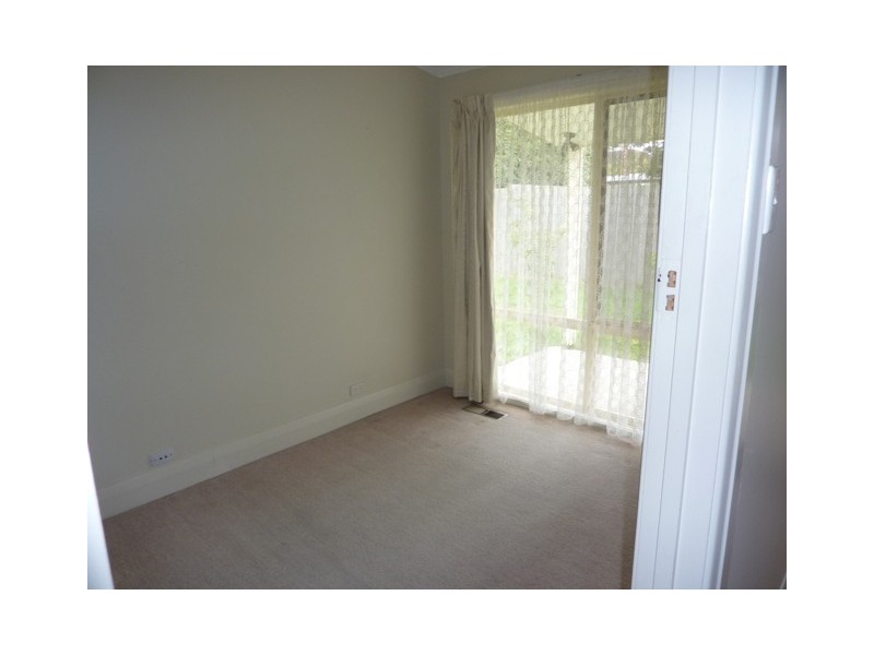8 Lancaster Avenue, Newtown VIC 3220