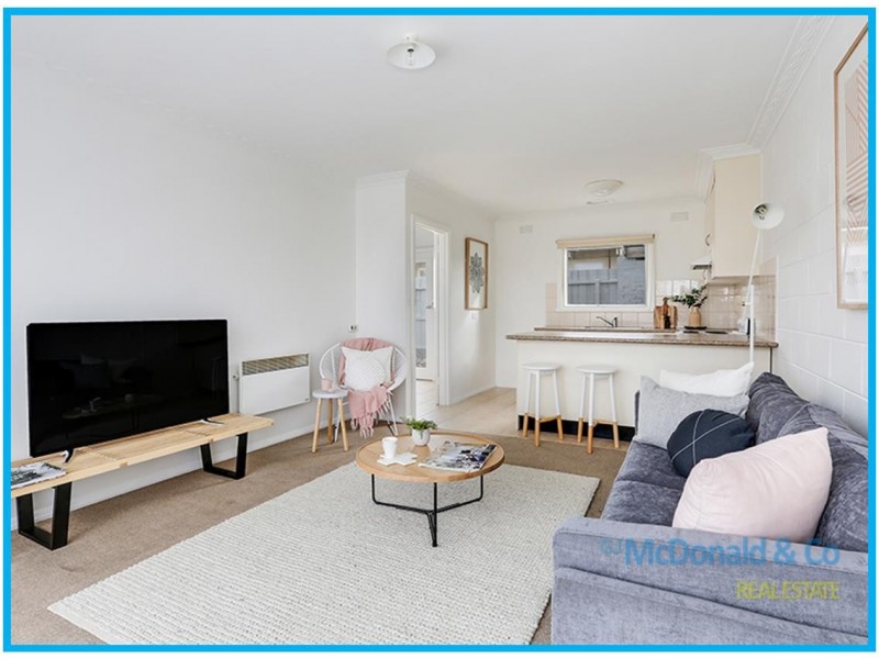 2/13 St Elmo Crescent, Highton VIC 3216