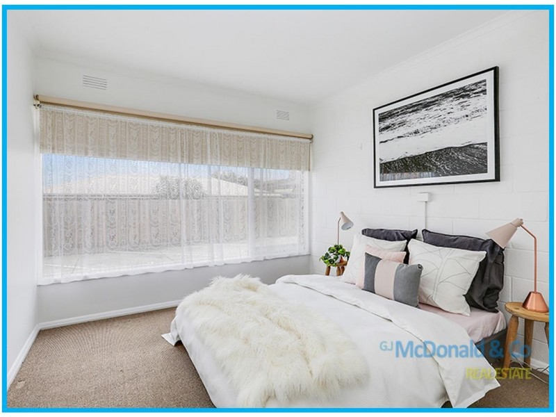 2/13 St Elmo Crescent, Highton VIC 3216