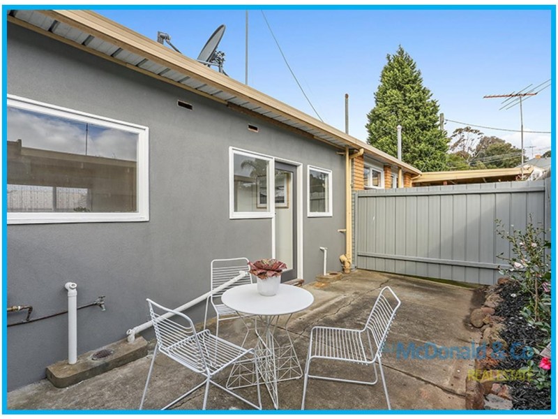 2/13 St Elmo Crescent, Highton VIC 3216