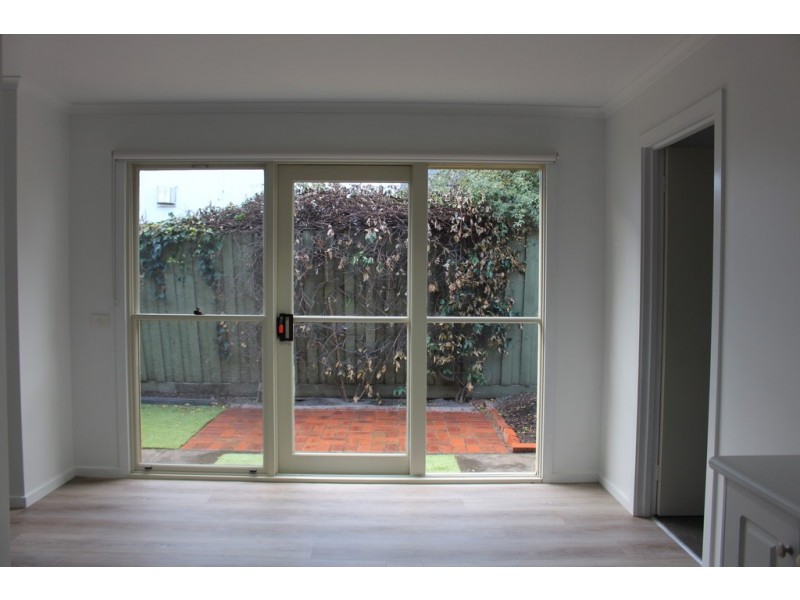 2/27 Frank Street, Newtown VIC 3220