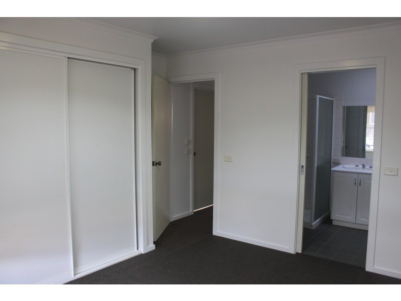 2/27 Frank Street, Newtown VIC 3220