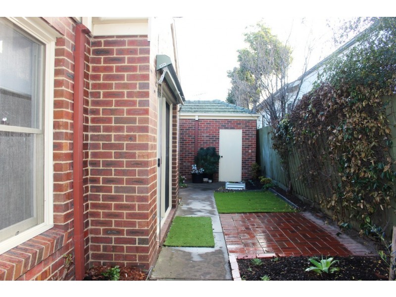 2/27 Frank Street, Newtown VIC 3220