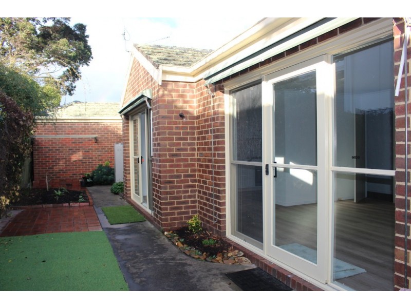 2/27 Frank Street, Newtown VIC 3220