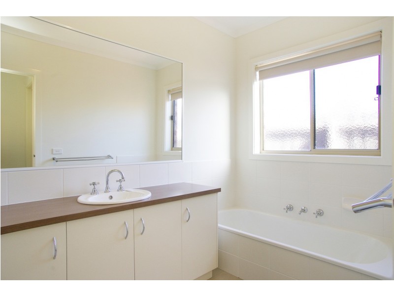 2/16 Herbert Street, Belmont VIC 3216