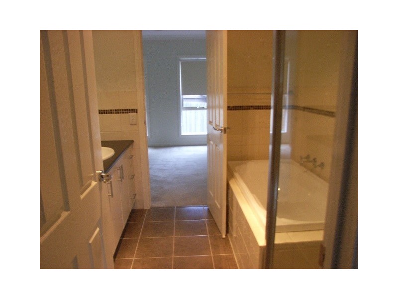 2/38 Buckingham Road, Newtown VIC 3220