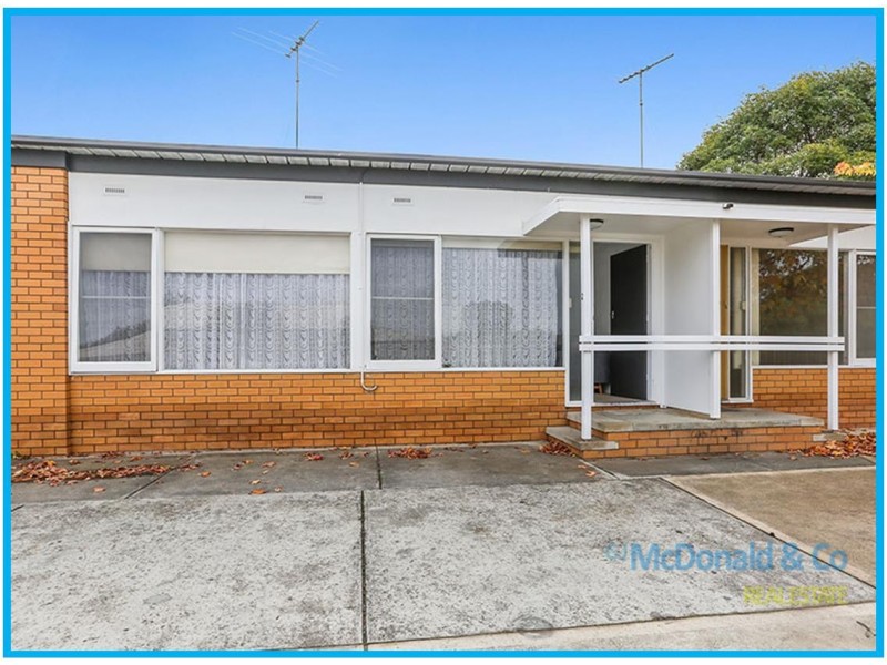 2/13 St Elmo Crescent, Highton VIC 3216