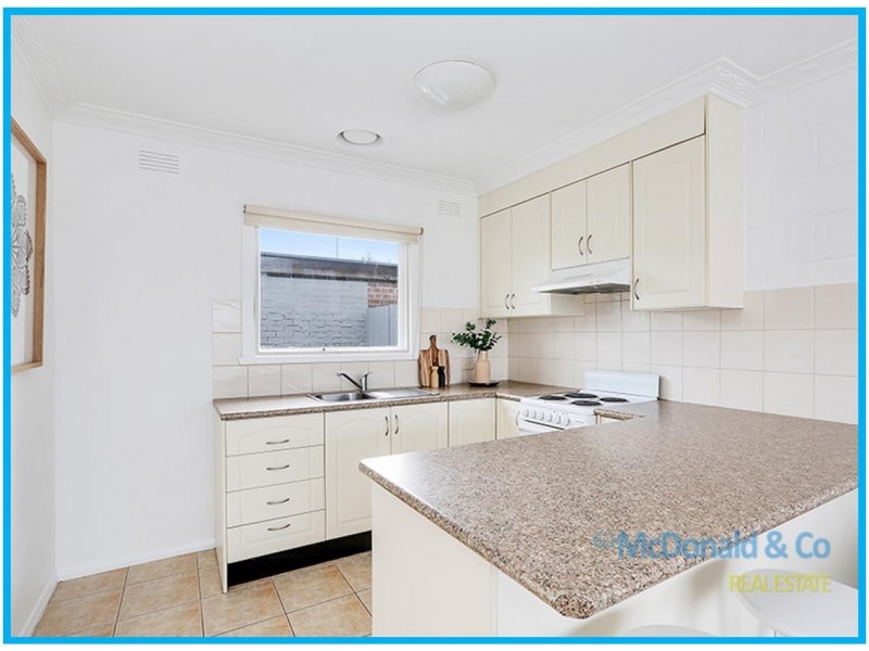 2/13 St Elmo Crescent, Highton VIC 3216