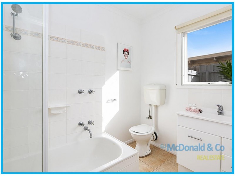 2/13 St Elmo Crescent, Highton VIC 3216