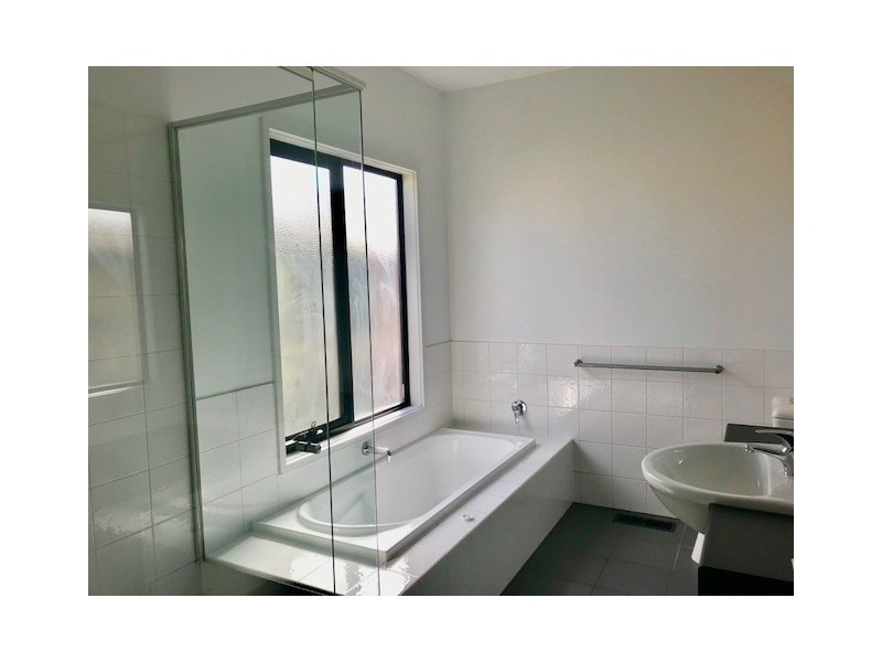 7B The Fairway, North Geelong VIC 3215