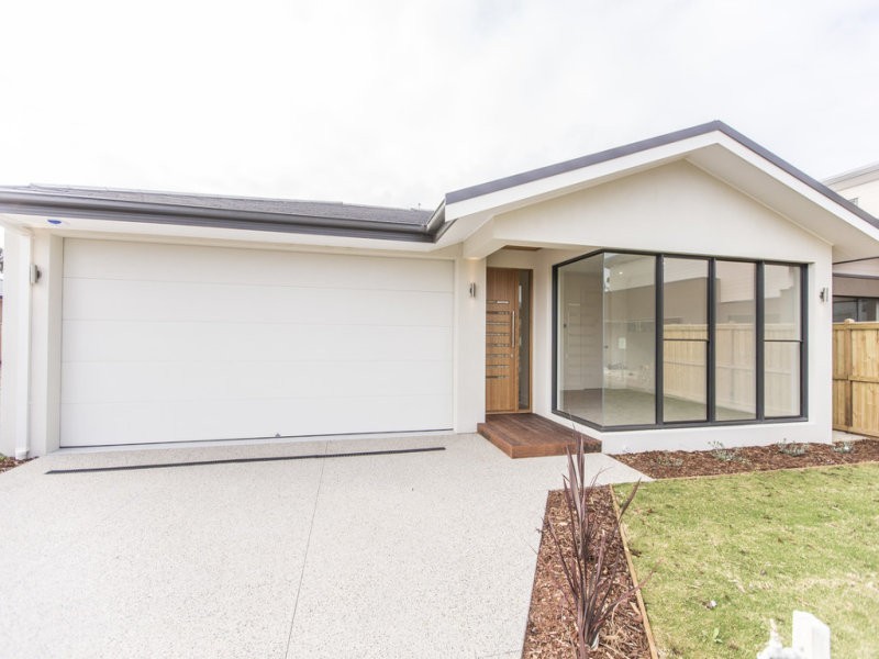 9 McCabe Doyle Court, North Geelong VIC 3215
