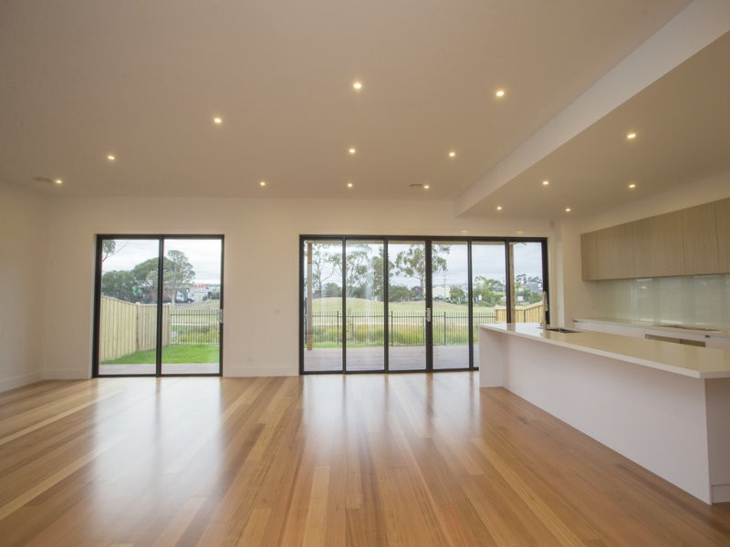 9 McCabe Doyle Court, North Geelong VIC 3215