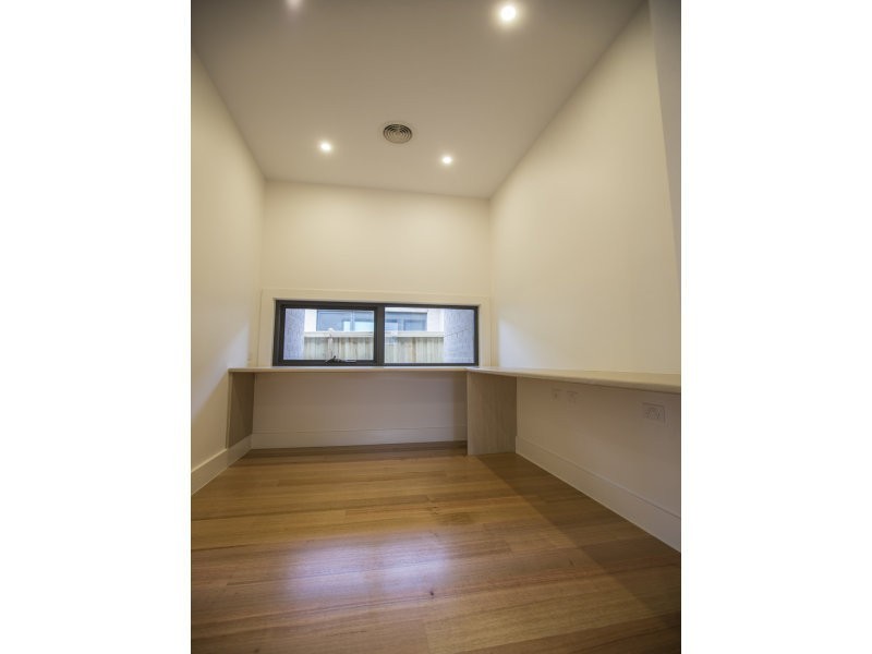 9 McCabe Doyle Court, North Geelong VIC 3215