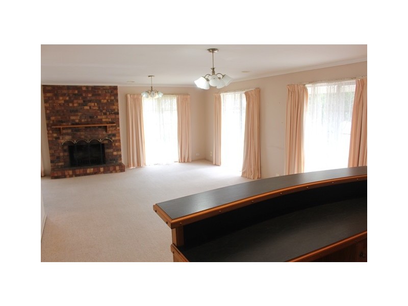 2 Glastonbury Drive, Highton VIC 3216