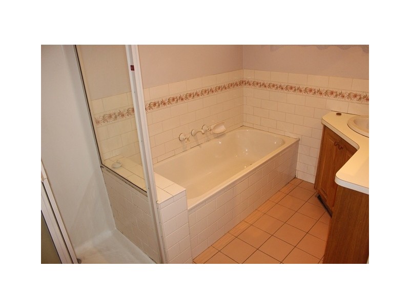 2 Glastonbury Drive, Highton VIC 3216