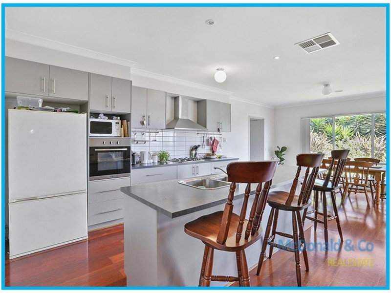 33 Grantham Drive, Highton VIC 3216