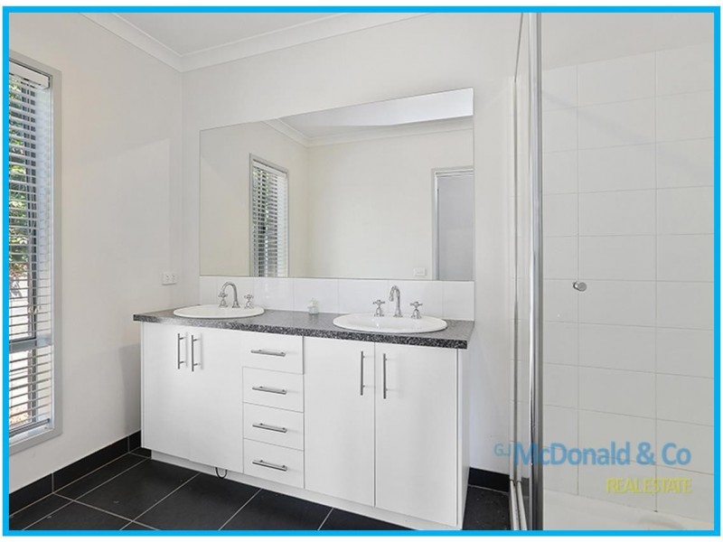 33 Grantham Drive, Highton VIC 3216