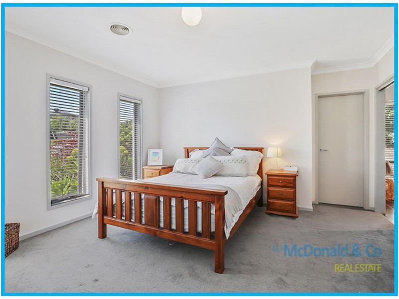 33 Grantham Drive, Highton VIC 3216