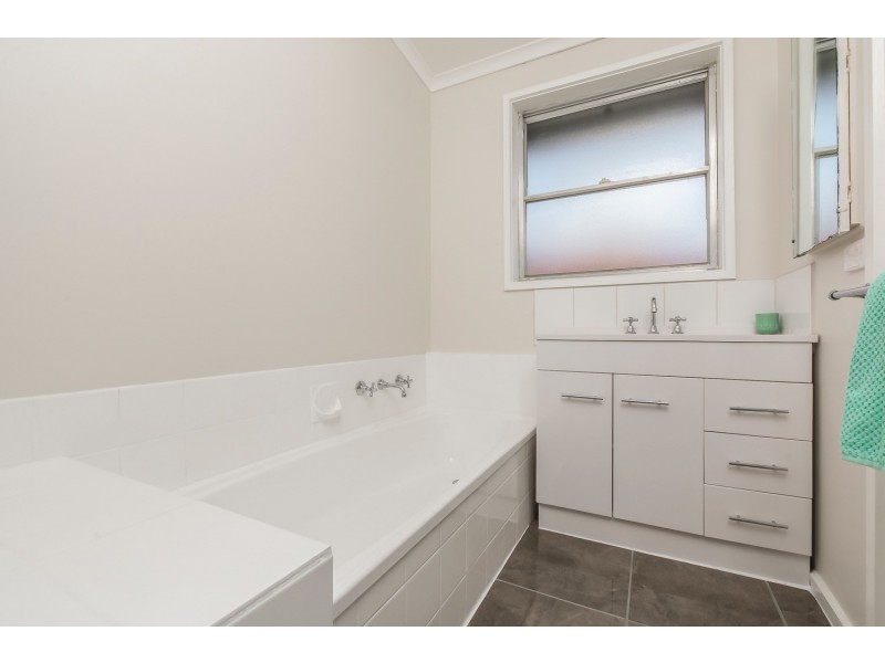 38 Carmarthen Drive, Corio VIC 3214