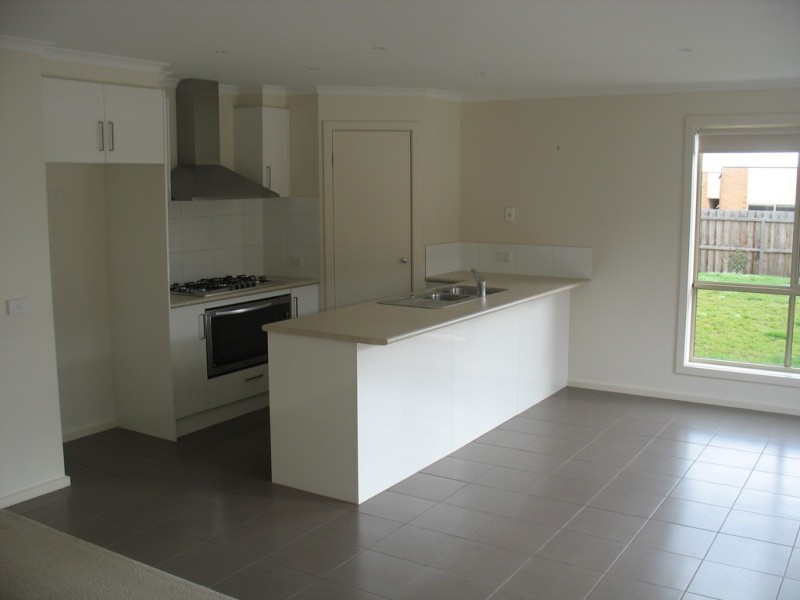 15 Moss Road, Leopold VIC 3224