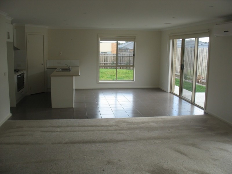 15 Moss Road, Leopold VIC 3224