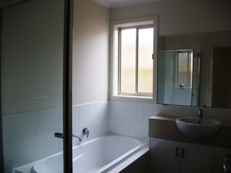 15 Moss Road, Leopold VIC 3224